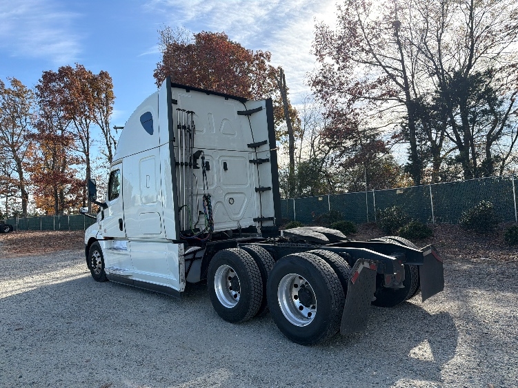 2021 Freightliner Cascadia in Greensboro, NC — photo 5
