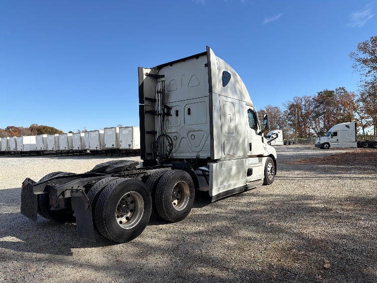 2021 Freightliner Cascadia in Greensboro, NC — photo 7