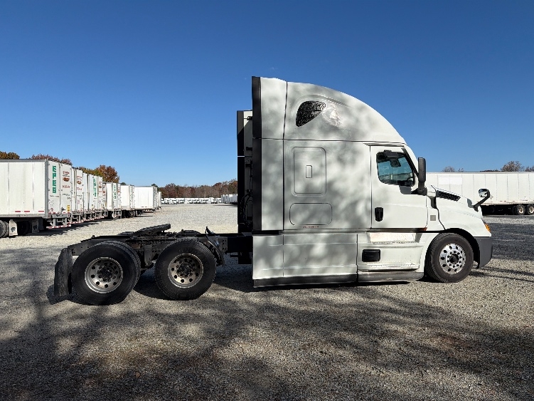 2021 Freightliner Cascadia in Greensboro, NC — photo 8