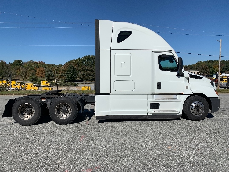 2021 Freightliner Cascadia in Greensboro, NC — photo 8