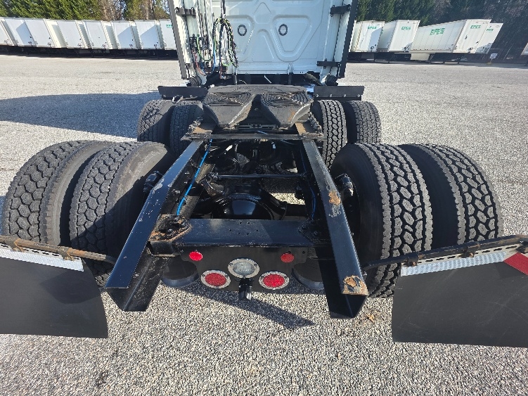2021 Freightliner Cascadia in Prince George, VA — photo 6