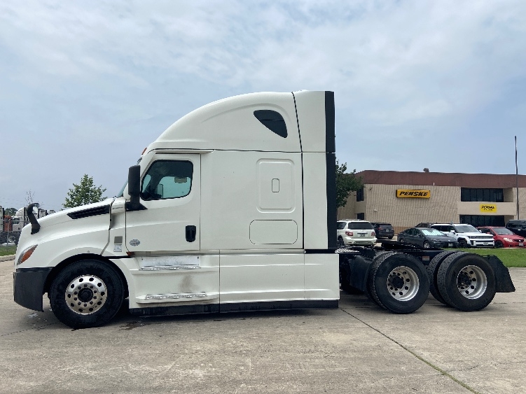 2022 Freightliner Cascadia in San Antonio, TX — photo 4