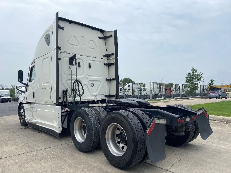 2022 Freightliner Cascadia in San Antonio, TX — photo 5