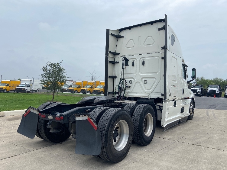 2022 Freightliner Cascadia in San Antonio, TX — photo 7