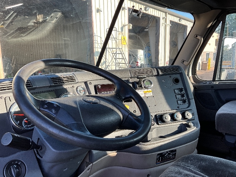 2018 Freightliner Cascadia in Sterling, VA — photo 10