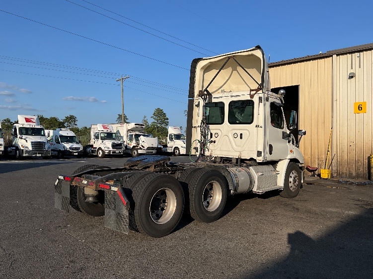 2018 Freightliner Cascadia in Sterling, VA — photo 7