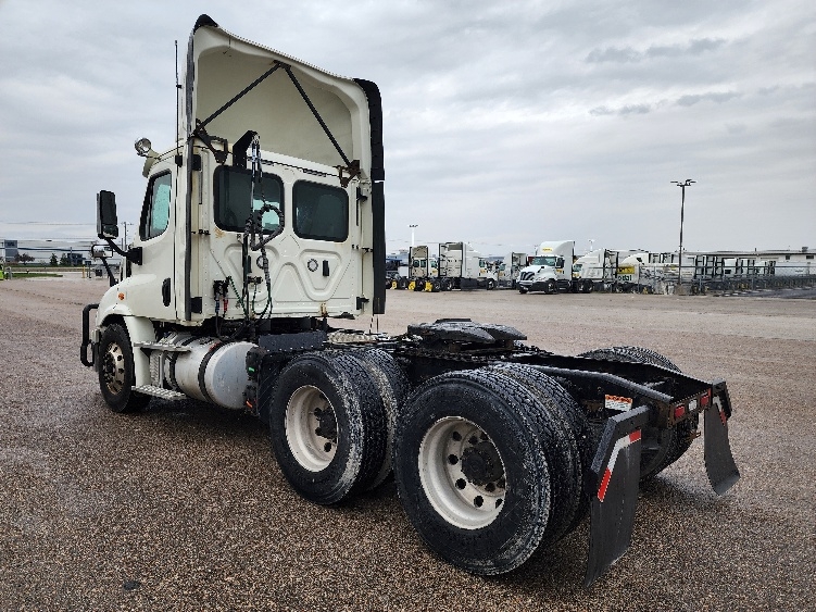 2018 Freightliner Cascadia in Sturtevant, WI — photo 5