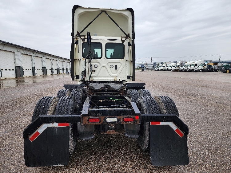2018 Freightliner Cascadia in Sturtevant, WI — photo 6