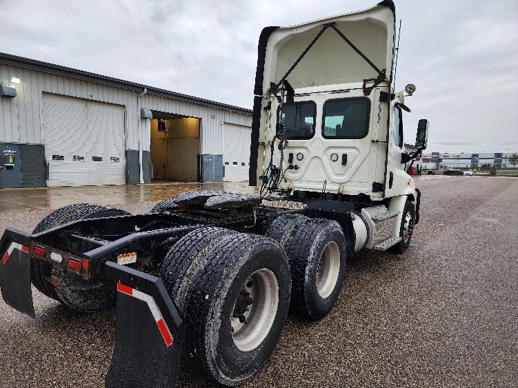 2018 Freightliner Cascadia in Sturtevant, WI — photo 7
