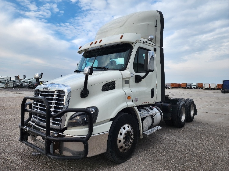 2018 Freightliner Cascadia in Sturtevant, WI — photo 3