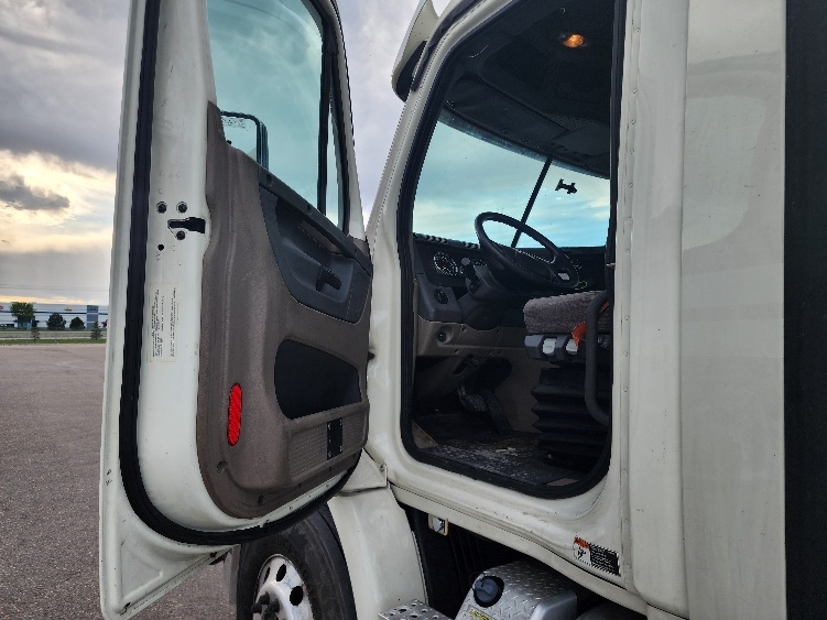 2018 Freightliner in Sturtevant, WI — photo 9