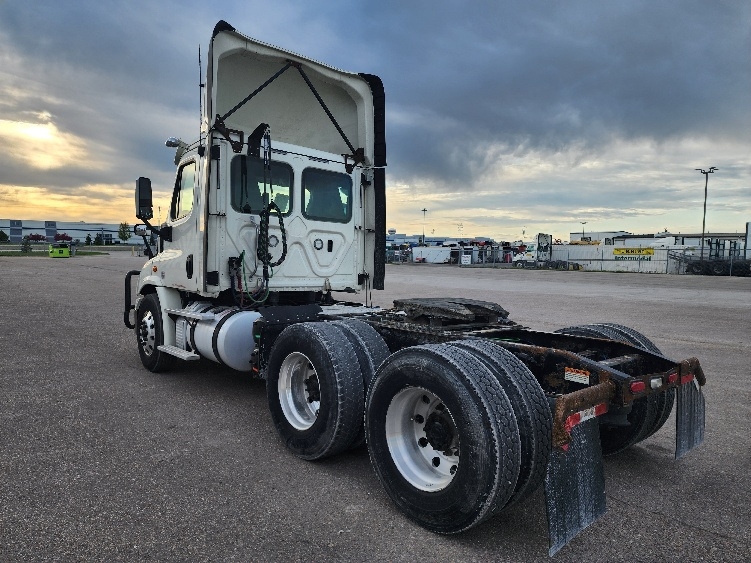 2018 Freightliner Cascadia in Sturtevant, WI — photo 5