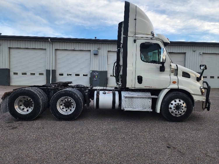 2018 Freightliner Cascadia in Sturtevant, WI — photo 8