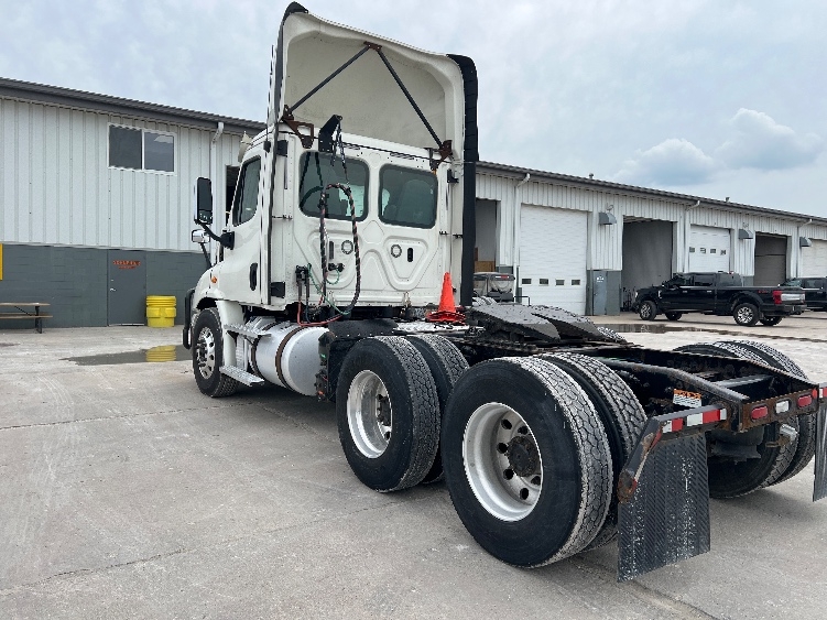 2018 Freightliner Cascadia in Sturtevant, WI — photo 5