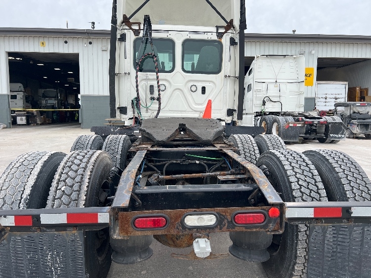2018 Freightliner Cascadia in Sturtevant, WI — photo 6