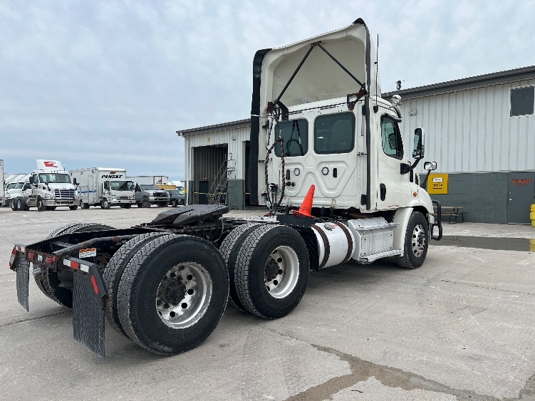 2018 Freightliner Cascadia in Sturtevant, WI — photo 7
