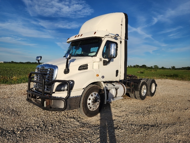 2018 Freightliner Cascadia in Sturtevant, WI — photo 3