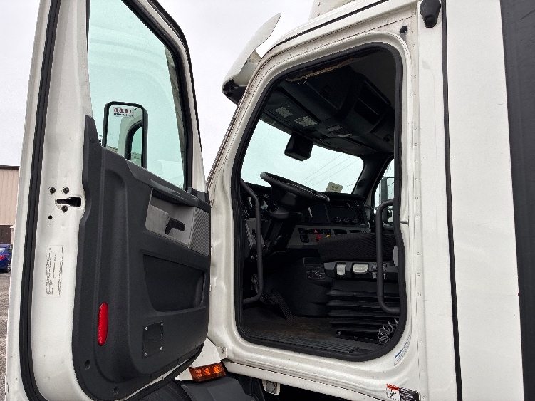 2021 Freightliner Cascadia in Nashville (Mount Juliet), TN — photo 9
