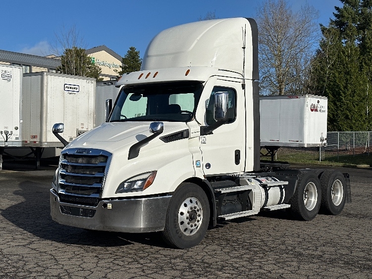 2021 Freightliner Cascadia in Wilsonville, OR — photo 3