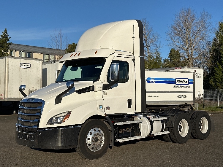 2021 Freightliner Cascadia in Wilsonville, OR — photo 3