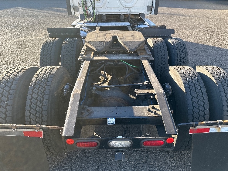 2021 Freightliner Cascadia in Wilsonville, OR — photo 6