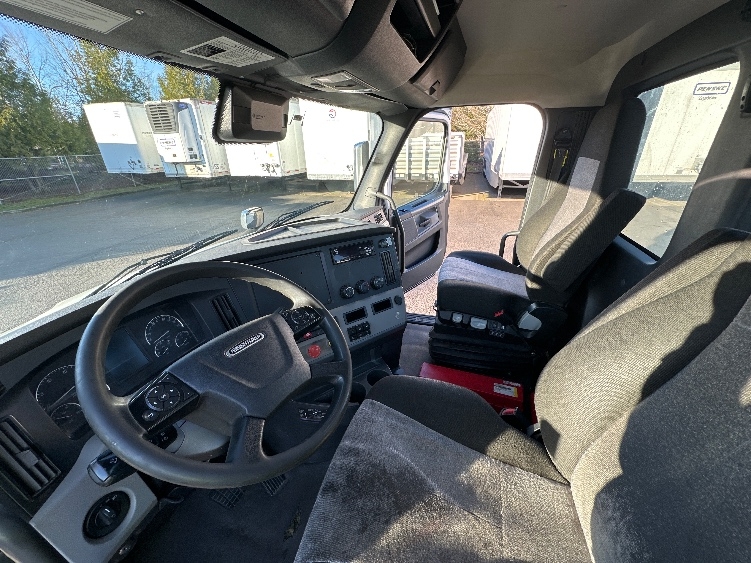 2021 Freightliner Cascadia in Wilsonville, OR — photo 10
