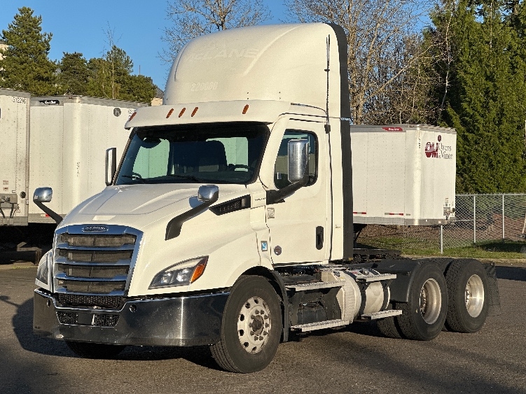2021 Freightliner Cascadia in Wilsonville, OR — photo 3