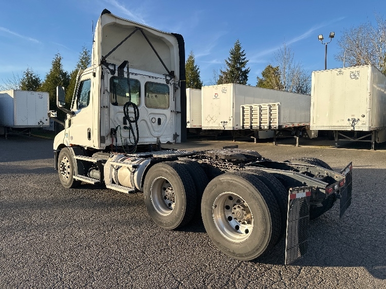 2021 Freightliner Cascadia in Wilsonville, OR — photo 5
