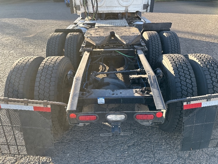 2021 Freightliner Cascadia in Wilsonville, OR — photo 6