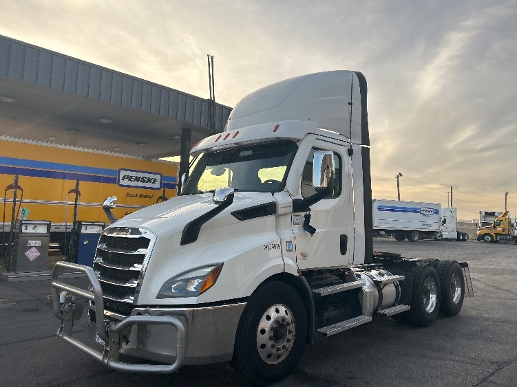 2021 Freightliner Cascadia in El Paso, TX — photo 3