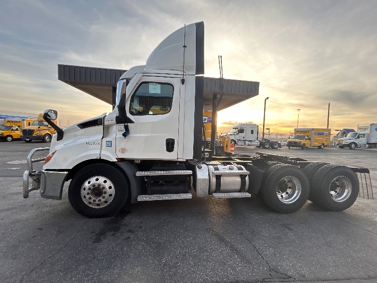 2021 Freightliner Cascadia in El Paso, TX — photo 4