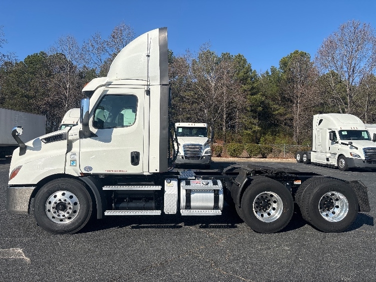 2021 Freightliner Cascadia in Concord, NC — photo 4