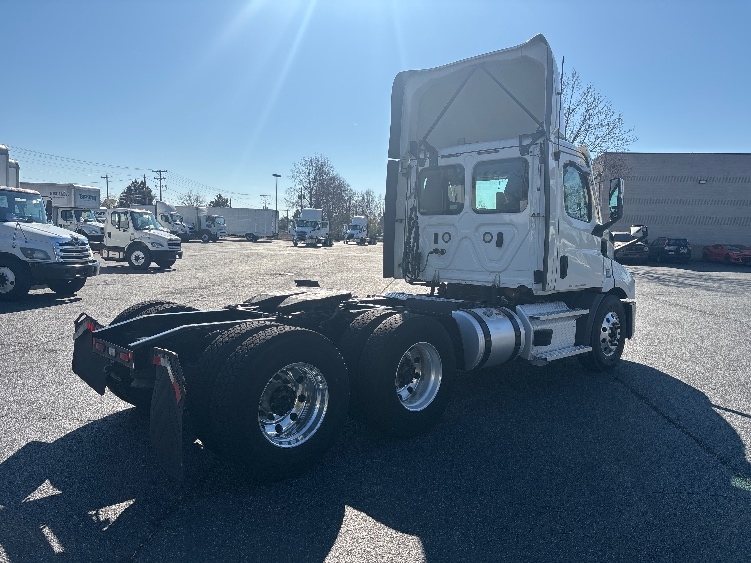 2021 Freightliner Cascadia in Concord, NC — photo 7