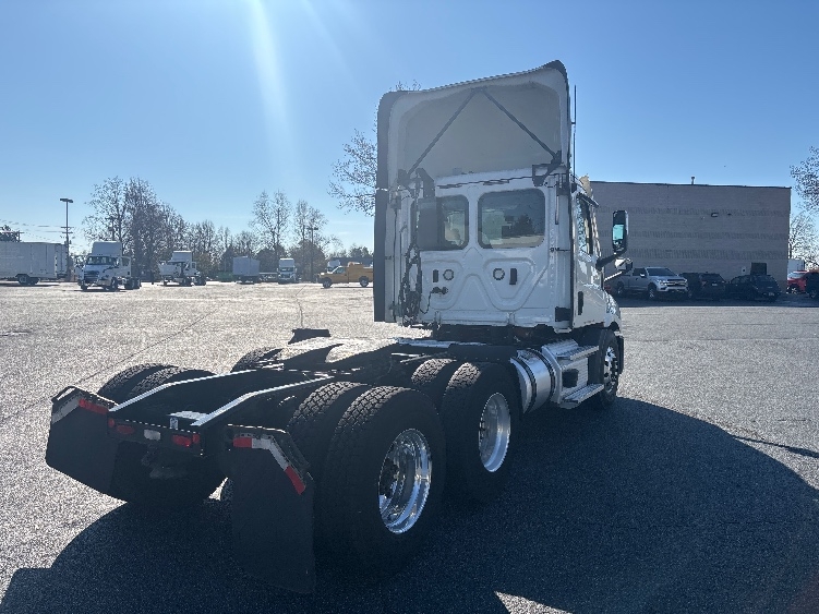 2021 Freightliner Cascadia in Concord, NC — photo 7
