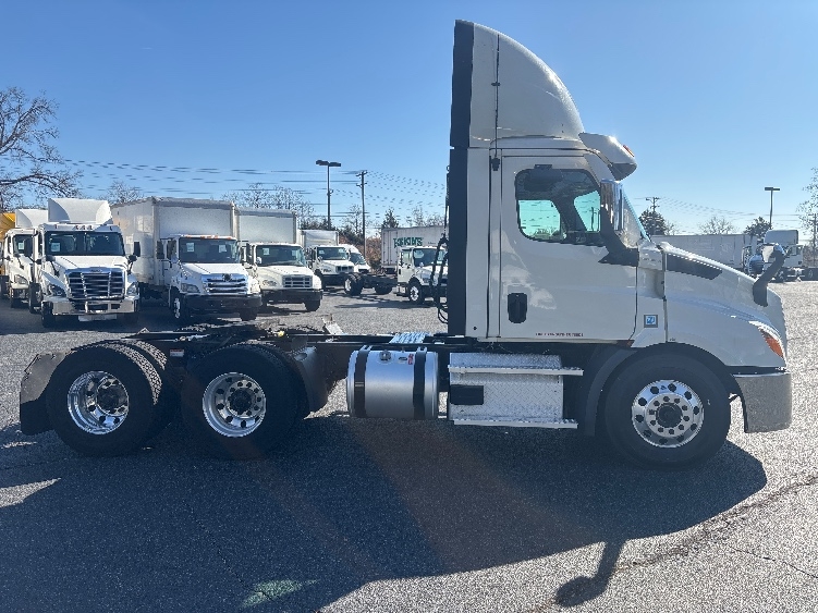 2021 Freightliner Cascadia in Concord, NC — photo 8
