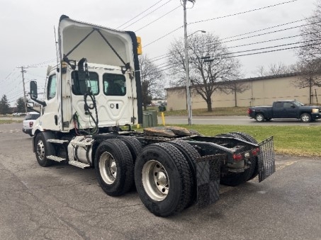 2021 Freightliner Cascadia in Rochester, NY — photo 5