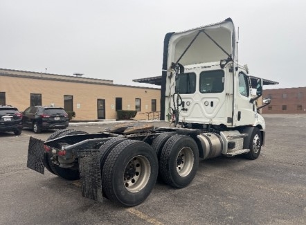 2021 Freightliner Cascadia in Rochester, NY — photo 7