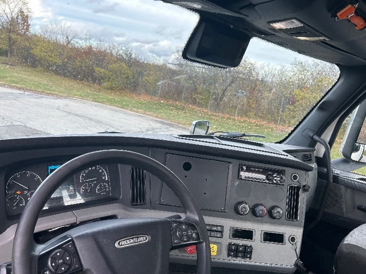 2021 Freightliner Cascadia in Rochester, NY — photo 10