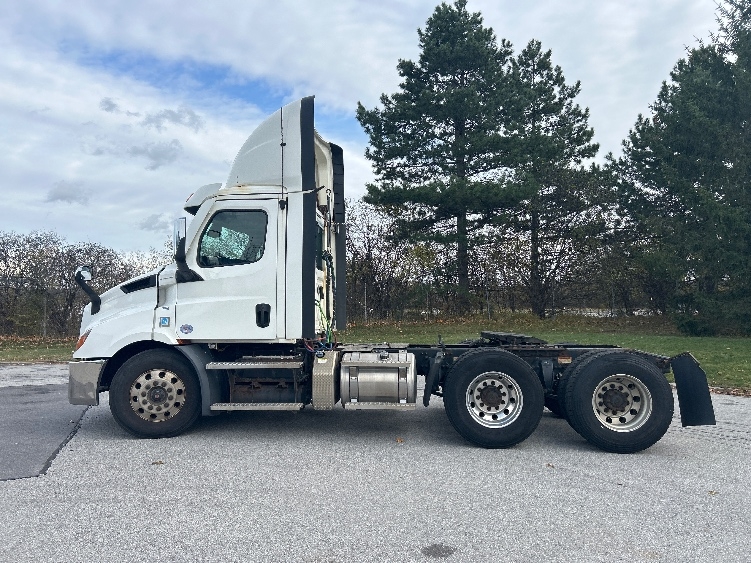 2021 Freightliner Cascadia in Rochester, NY — photo 4
