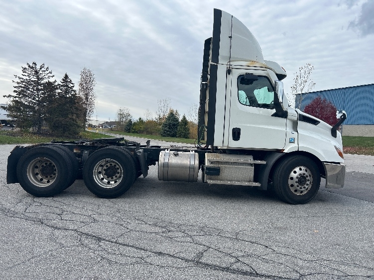 2021 Freightliner Cascadia in Rochester, NY — photo 8
