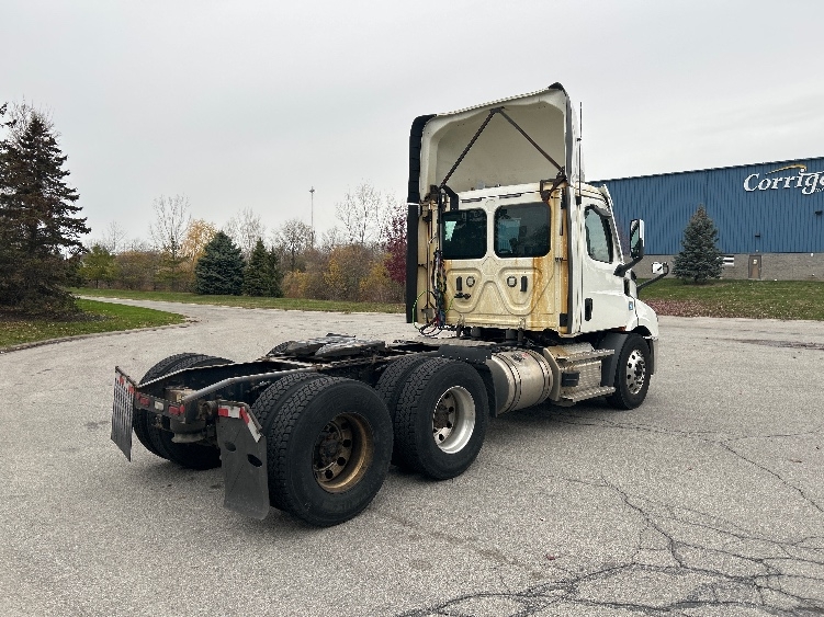 2021 Freightliner Cascadia in Rochester, NY — photo 7
