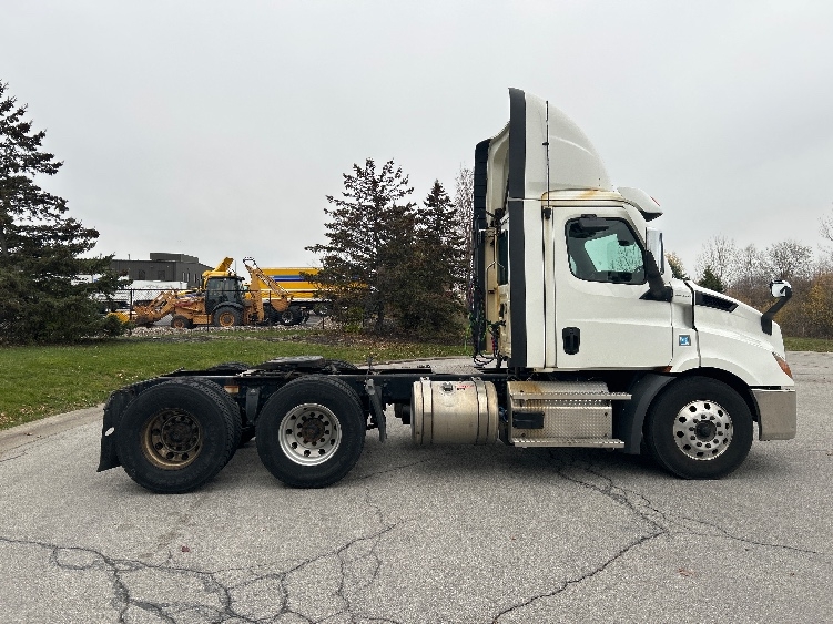 2021 Freightliner Cascadia in Rochester, NY — photo 8