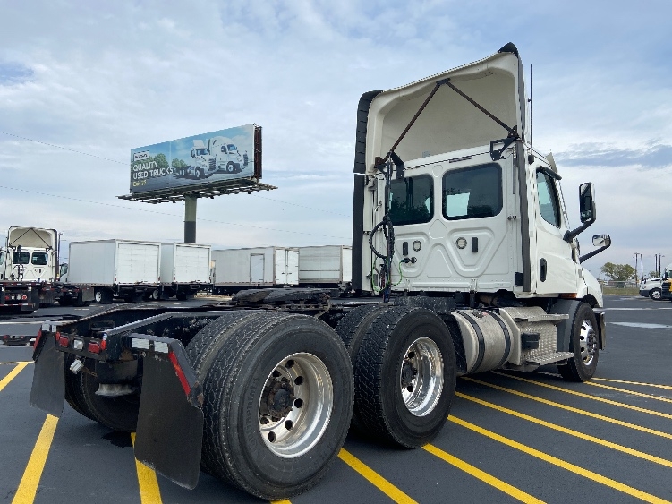 2021 Freightliner Cascadia in San Antonio, TX — photo 7