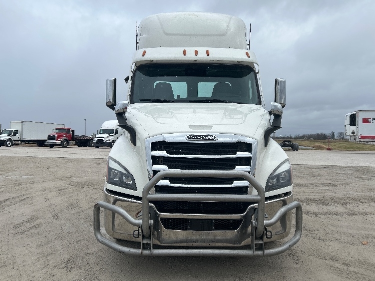 2021 Freightliner in Sturtevant, WI — photo 2