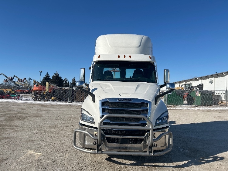 2021 Freightliner in Sturtevant, WI — photo 2