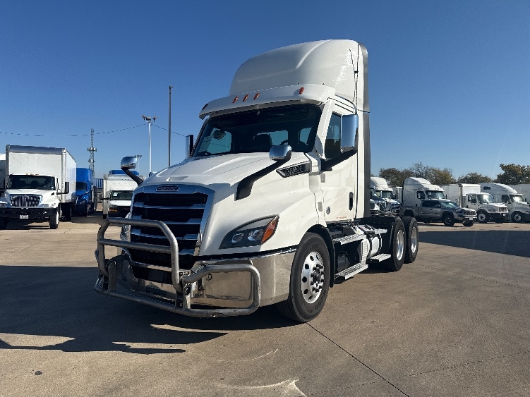 2021 Freightliner Cascadia in Arlington, TX — photo 3