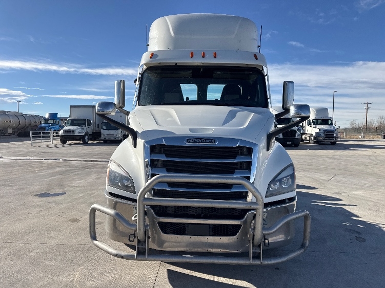 2021 Freightliner Cascadia in Aurora, CO — photo 2
