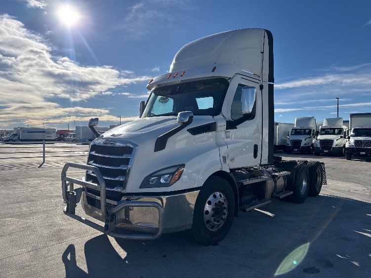 2021 Freightliner Cascadia in Aurora, CO — photo 3