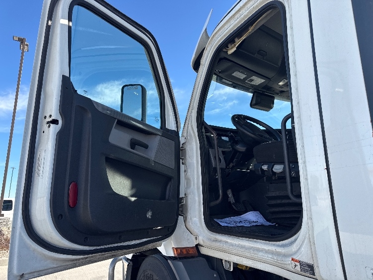 2021 Freightliner Cascadia in Aurora, CO — photo 9