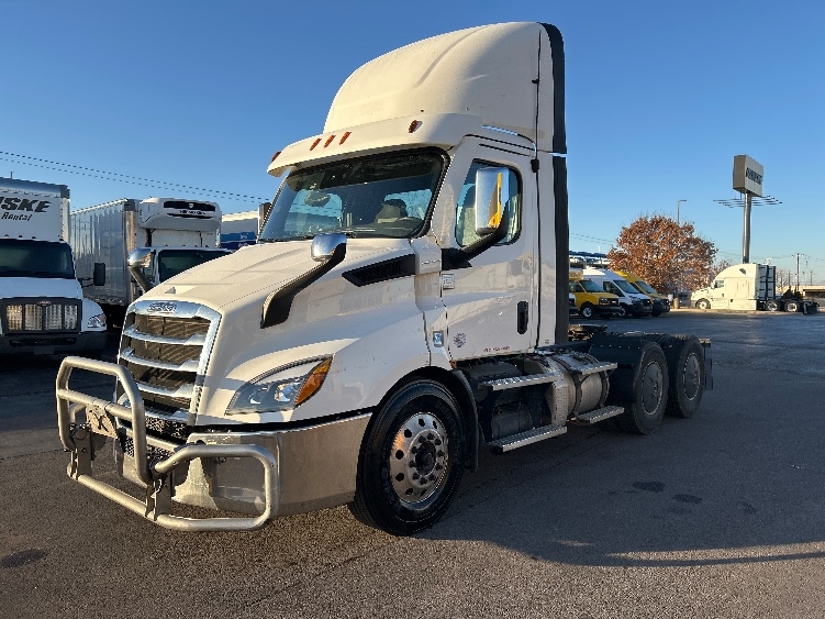 2021 Freightliner Cascadia in Oklahoma City, OK — photo 3